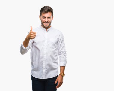 Yakışıklı delikanlı hareketi el ile mutlu yaşasın yapıyor izole arka plan üzerinde. Kameraya bakarak başarı gösteren ile ifade onaylama.