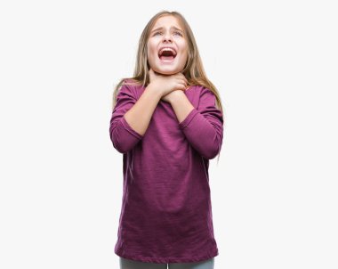 Genç güzel kız üzerinde arka plan bağırarak izole ve çünkü boğmak acı kendi ellerimle öldürürüm. Sağlık sorunu. Yaralarından ve intihar kavramı.