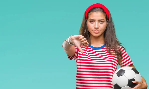 Une Jeune Fille Tenant Un Ballon De Football Debout Avec Confiance