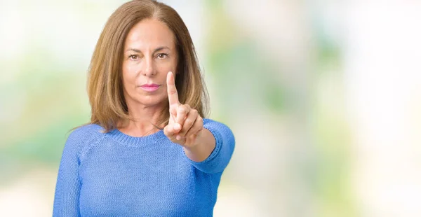 Mujer Hermosa Mediana Edad Con Suéter Invierno Sobre Fondo Aislado — Foto de Stock