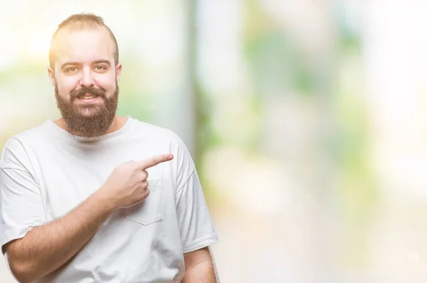 Hipster Kaukaski Młody Człowiek Ubrany Shirt Dorywczo Białym Tle Wesoły — Zdjęcie stockowe