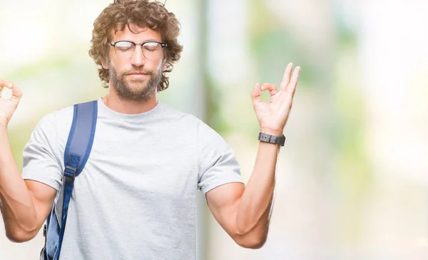 Schöner Hispanischer Student Der Rucksack Und Brille Über Isoliertem Hintergrund — Stockfoto