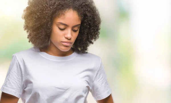 Jovem Afro Americana Sobre Fundo Isolado Com Mão Estômago Porque — Fotografia de Stock