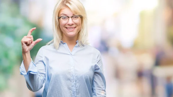 Joven Mujer Negocios Rubia Hermosa Con Gafas Sobre Fondo Aislado — Foto de Stock