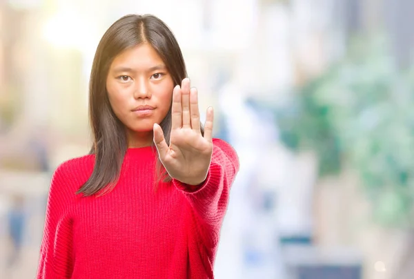 Giovane Donna Asiatica Che Indossa Maglione Invernale Sfondo Isolato Facendo — Foto Stock