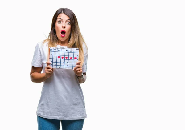 Jovem Bela Mulher Segurando Calendário Menstruação Sobre Fundo Isolado Assustado — Fotografia de Stock