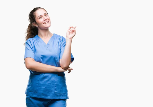 Jovem Morena Médico Menina Vestindo Enfermeira Cirurgião Uniforme Sobre Fundo — Fotografia de Stock