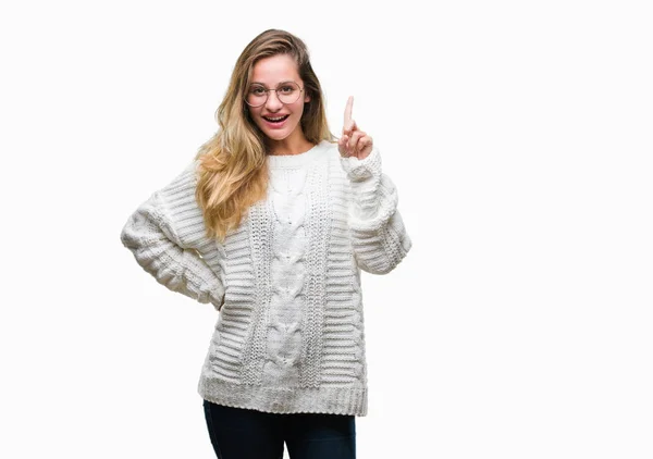 Młody Piękny Blond Kobieta Ubrana Zimowy Sweter Okulary Nad Palcem — Zdjęcie stockowe