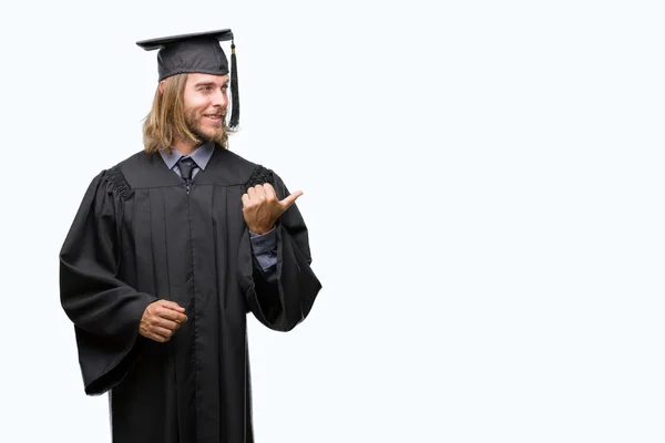 Jovem Bonito Graduado Homem Com Cabelos Longos Sobre Isolado Fundo — Fotografia de Stock