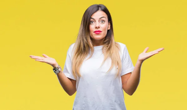 Jovem Bela Mulher Casual Camiseta Branca Sobre Fundo Isolado Sem — Fotografia de Stock