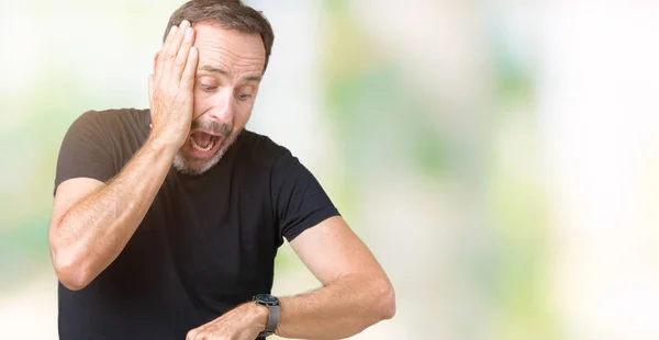 Gutaussehender Älterer Herr Mittleren Alters Mit Abgelegenem Hintergrund Der Besorgt — Stockfoto