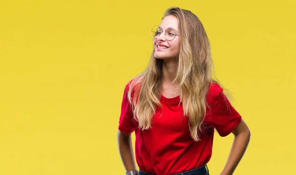 Jovem Mulher Loira Bonita Usando Óculos Sobre Fundo Isolado Olhando — Fotografia de Stock