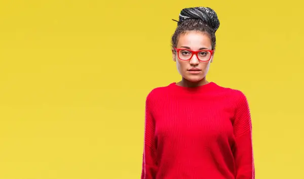 Joven Chica Afroamericana Trenzada Pelo Usando Suéter Gafas Sobre Fondo — Foto de Stock