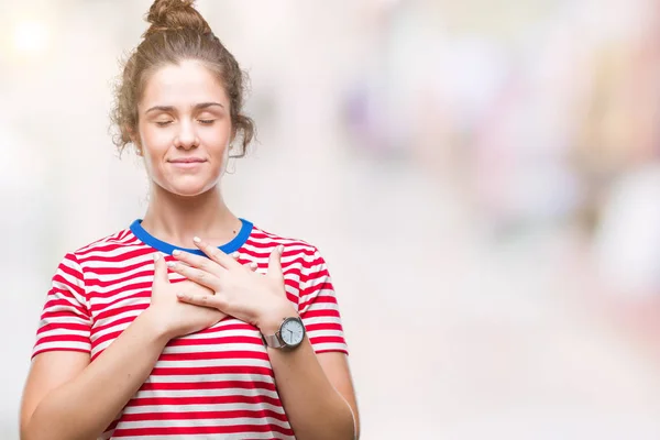 Bella Bruna Capelli Ricci Giovane Ragazza Indossa Look Casual Sfondo — Foto Stock