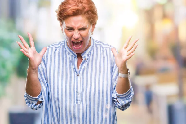 Atractiva Mujer Pelirroja Caucásica Mayor Sobre Fondo Aislado Celebrando Loco — Foto de Stock