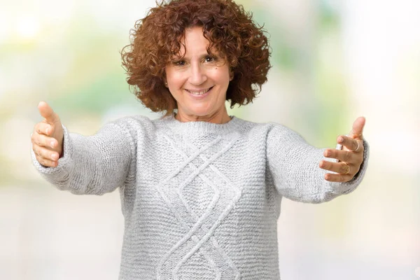 Mulher Sênior Bonita Meio Ager Vestindo Camisola Inverno Sobre Fundo — Fotografia de Stock