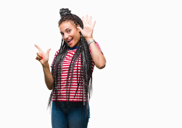 Joven Trenzado Pelo Afroamericano Chica Sobre Fondo Aislado Mostrando Apuntando —  Fotos de Stock