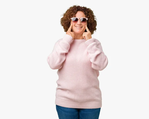 Beautiful Middle Ager Senior Woman Wearing Pink Sweater Sunglasses Isolated — Stock Photo, Image