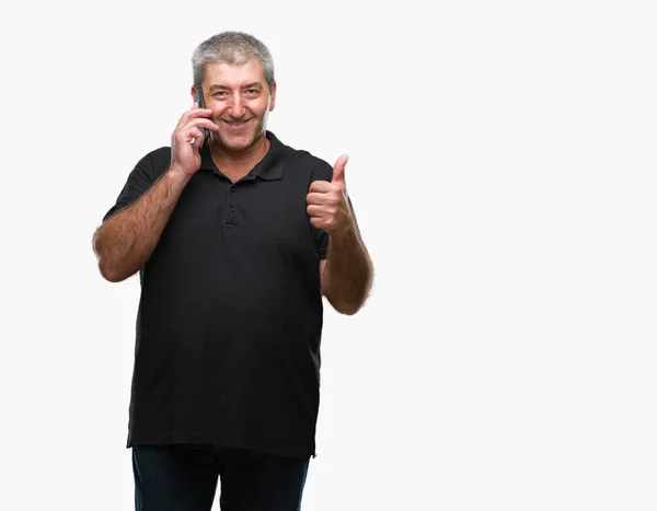 Szép Vezető Férfi Beszél Smartphone Elszigetelt Háttérhez Képest Boldog Ezzel — Stock Fotó