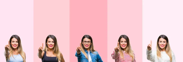 ピンクのストライプ上の若い美しい女性のコラージュで分離された背景表示とポイントを指番号のいずれかニコニコしながら自信を持って 幸せです — ストック写真