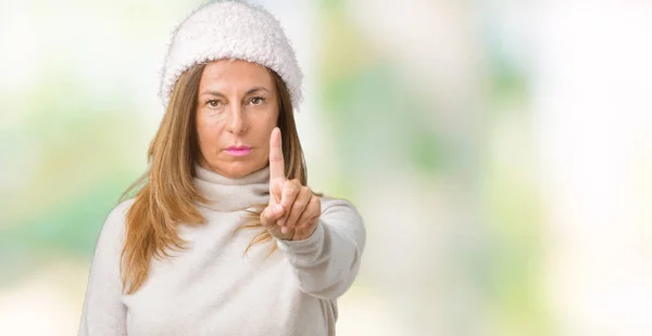 Schöne Frau Mittleren Alters Winterpullover Und Hut Über Isoliertem Hintergrund — Stockfoto