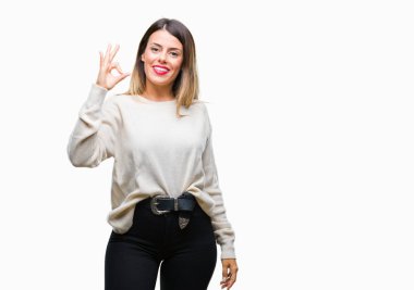 İzole arka plan el ve parmaklar ok işaretiyle yapıyor olumlu gülümseyen üzerinde genç güzel kadın rahat beyaz kazak. Başarılı ifade.
