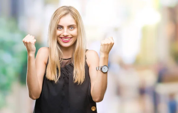 Giovane Bella Donna Occhi Biondi Blu Sfondo Isolato Celebrando Sorpreso — Foto Stock