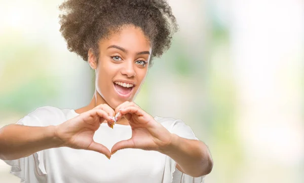 Mladá Žena Afro Americký Izolované Pozadí Úsměvem Lásce Zobrazující Symbol — Stock fotografie