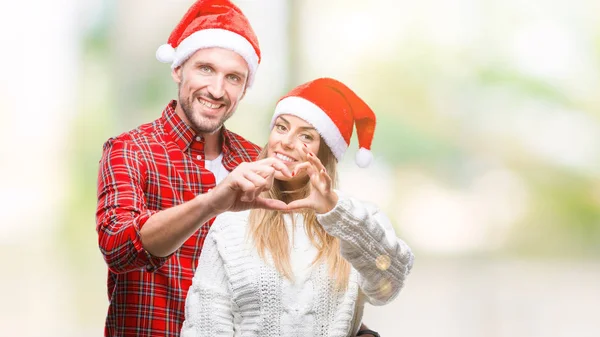 Pareja Joven Enamorada Con Sombrero Navidad Sobre Fondo Aislado Sonriendo — Foto de Stock