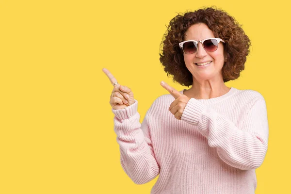 Beautiful Middle Ager Senior Woman Wearing Pink Sweater Sunglasses Isolated — Stock Photo, Image