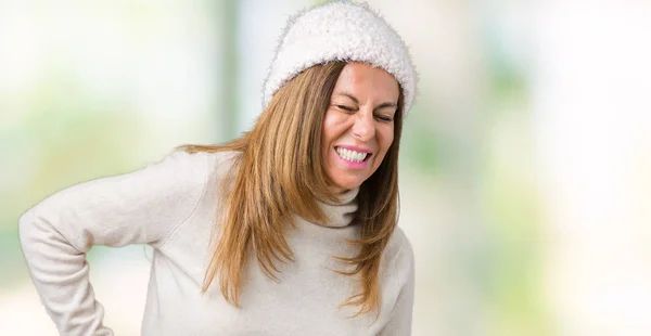 Bella Donna Mezza Età Indossa Maglione Invernale Cappello Sfondo Isolato — Foto Stock
