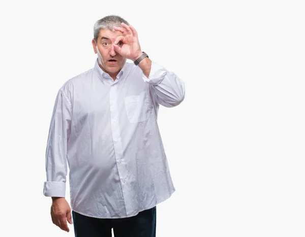 Hombre Mayor Guapo Sobre Fondo Aislado Haciendo Gesto Bien Sorprendido —  Fotos de Stock