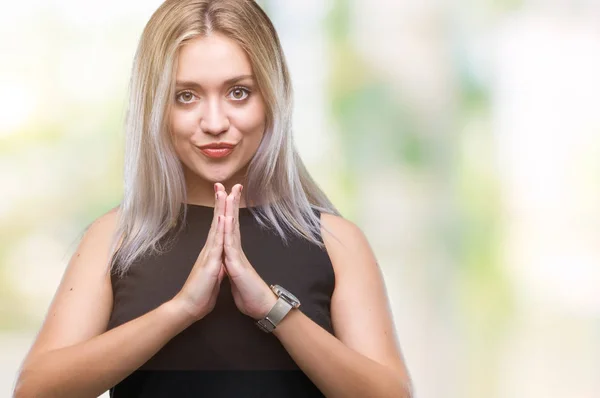 Joven Rubia Sobre Fondo Aislado Rezando Con Las Manos Juntas — Foto de Stock