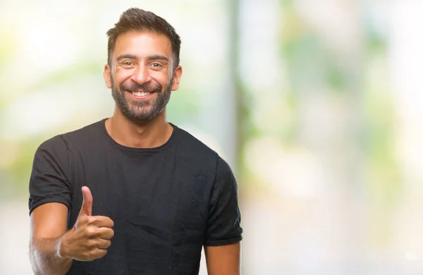 Homem Hispânico Adulto Sobre Fundo Isolado Fazendo Polegares Felizes Gesto — Fotografia de Stock