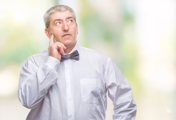 Hombre Mayor Guapo Con Corbata Lazo Sobre Fondo Aislado Con —  Fotos de Stock