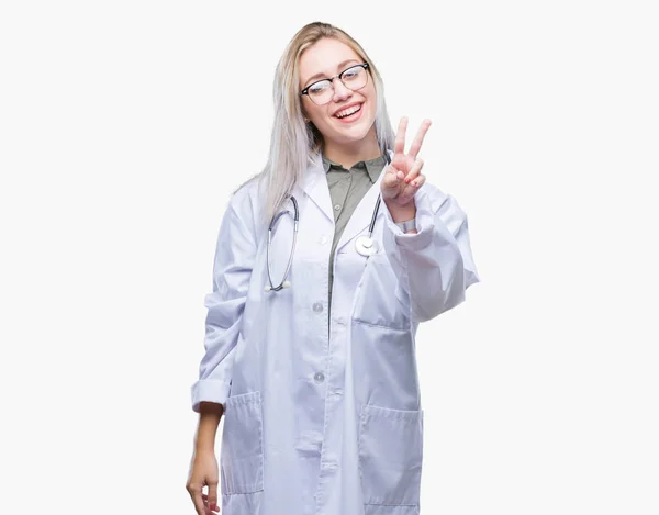 Ung Blond Läkare Kvinna Över Isolerade Bakgrund Leende Med Glada — Stockfoto