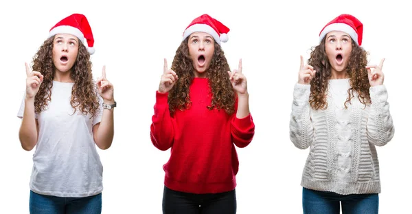 年轻的黑发女孩在孤立的背景下戴着圣诞帽拼贴惊讶和惊讶地抬起头来 用手指指指点点 举起双臂 — 图库照片
