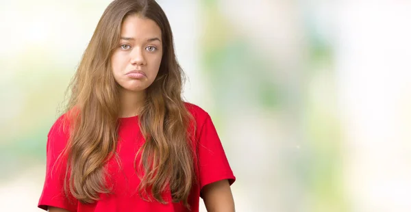 Joven Hermosa Morena Vistiendo Camiseta Roja Sobre Fondo Aislado Deprimido —  Fotos de Stock