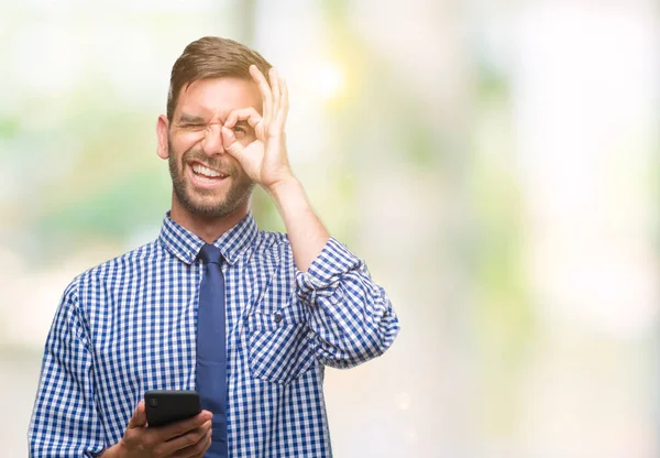 Unga Hadsome Man Sms Skicka Meddelande Med Smartphone Över Isolerade — Stockfoto