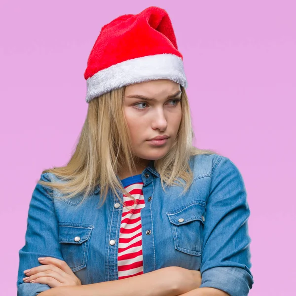 Mujer Caucásica Joven Con Sombrero Navidad Sobre Fondo Aislado Escéptico —  Fotos de Stock