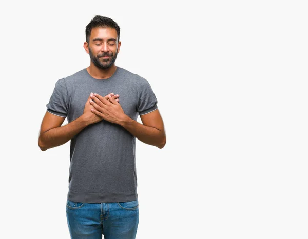 成年西班牙裔男子在孤立的背景微笑着双手在胸前闭上眼睛和感激的手势脸上 健康理念 — 图库照片