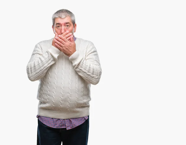 Pěkný Starší Muž Sobě Zimní Svetr Izolované Pozadí Šokován Pokrývající — Stock fotografie