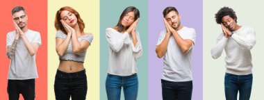 Afro-Amerikan, İspanyol ve Çinli grup uyku yorgun hayal ve eller ile birlikte kapalı gözlerle gülümseyerek poz vintage renk arka plan üzerinde insan bileşimi.