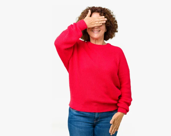 Hermoso Medio Ager Senior Mujer Suéter Rojo Invierno Sobre Fondo — Foto de Stock