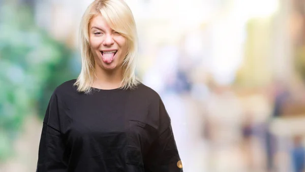 Junge Schöne Blonde Frau Über Isoliertem Hintergrund Streckt Zunge Heraus — Stockfoto