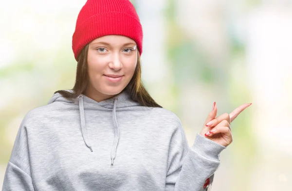 Mujer Hermosa Caucásica Joven Con Gorra Lana Sobre Fondo Aislado —  Fotos de Stock