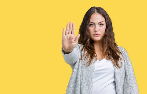 Mulher Bonita Size Jovem Usando Jaqueta Inverno Sobre Fundo Isolado — Fotografia de Stock