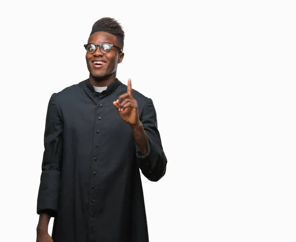 Genç Afro Amerikan Rahip Adam Izole Arka Plan Başarılı Fikirle — Stok fotoğraf
