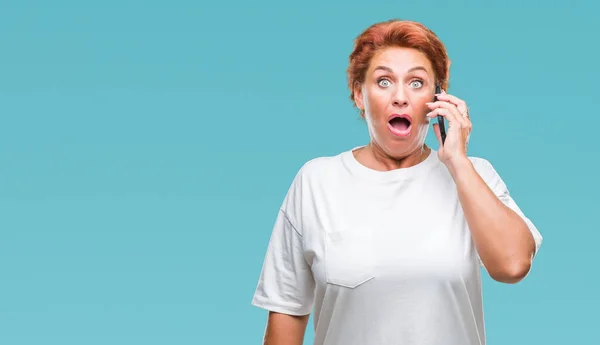 Atrractive Senior Caucasian Redhead Woman Talking Smartphone Isolated Background Scared — Stock Photo, Image