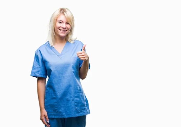 Jovem Bela Enfermeira Loira Médica Mulher Sobre Fundo Isolado Fazendo — Fotografia de Stock